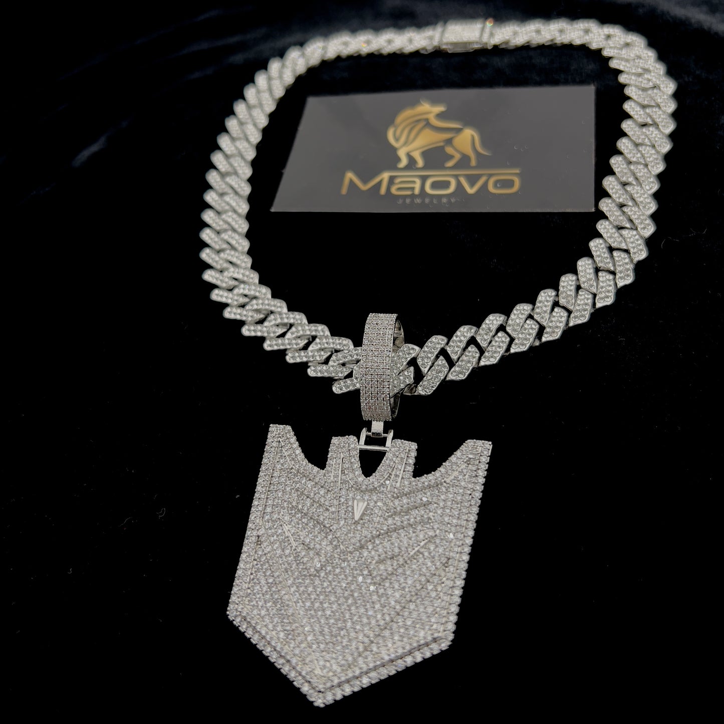Unisex 14mm/46cm Iced-Out Cuban Link Chain – Stainless Steel / White Gold Finish with AAA Rhinestones & Statement Pendant.
